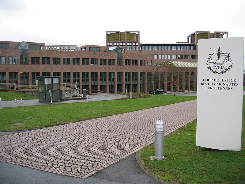 https://commons.wikimedia.org/wiki/File:Sign_in_front_of_the_Court_of_Justice_of_the_European_Communities_(now_the_Court_of_Justice_of_the_European_Union),_November_2006.jpg
